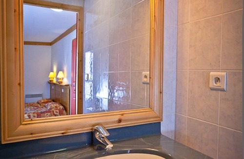 Oz-en-Oisans Ski Chalet | Ski Chalet 2 min from Gondolas in Oz en Oisans ski resort (private Sauna)