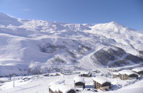 Les Bruyeres Apartment | Ski in/out apartment in great location in 3 Vallees