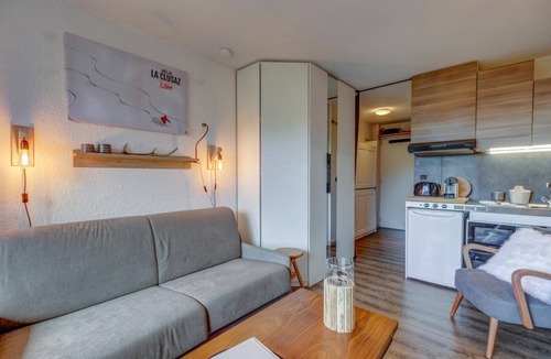 Manigod Apartment | Slow Chalet des Bois 7 min walk from slopes (Nordic + Alpine) Mountain view