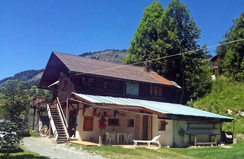 Praz-sur-Arly Apartment | Small charming T3 for 4 people - Terrace sheltered in RdJ of chalet - South slope, 100m from a ski bus stop
