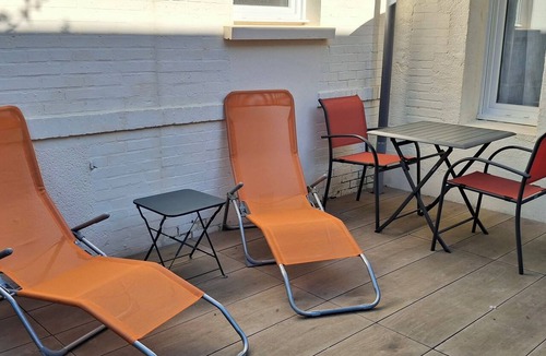 Chateau-Renault House | Small cottage with a beautiful terrace and a view of the garden