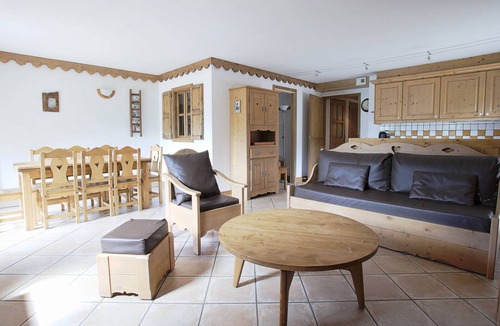 Saint-Martin-de-Belleville Apartment | Spacious apt for 8 with pool at slopes' base