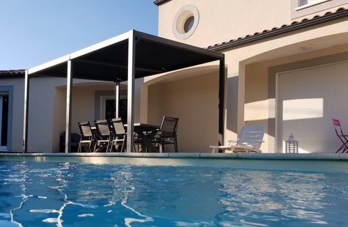 Villalbe Villa | Space, modern comfort, relaxed lifestyle, swimming pool, pétanque court