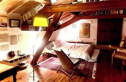 Ambert House | Spacieuse maison en pierre de taille nichée à la lisière de la forêt!