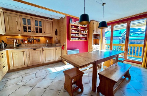 Notre-Dame-de-Bellecombe Apartment | Spacious 4-bedroom apartment in village center with WiFi and parking