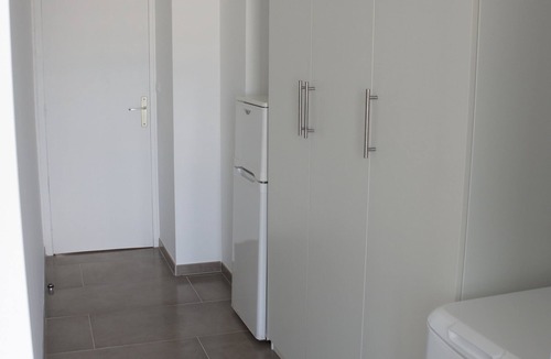 Palavas-les-Flots Apartment | Spacious 2-bedroom seafront apartment with terrace, air conditioning and garage.