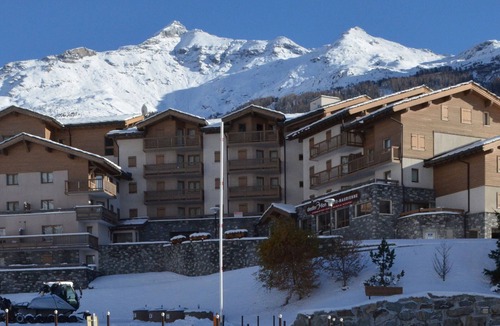 Val Cenis Apartment | Spacious apartment for 6 with balcony and parking at the slopes' foot