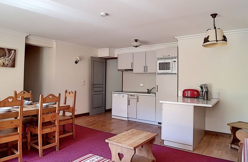 Les Menuires Apartment | Spacious apartment with balcony, sauna, hammam, WIFI, close to slopes