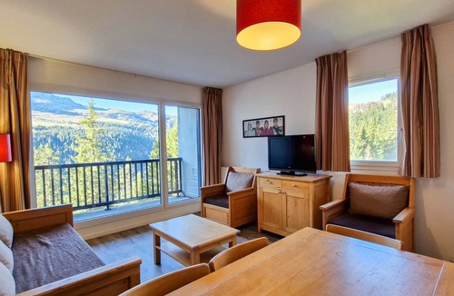 Flaine Apartment | Spacious apartment in the center, balcony, pets allowed
