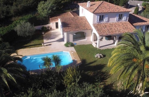 Peymeinade Villa | Spacious Family Home in Peymeinade – Sleeps 10 – Pool & Garden
