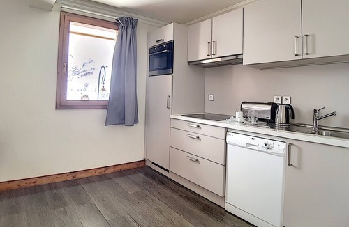 Les Menuires Apartment | Spacious renovated apartment, near slopes, balcony, sauna, hammam, WIFI