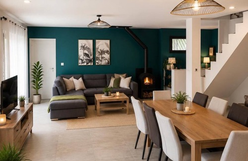 Orange House | Standing house in a residential area 5 minutes drive from the town center