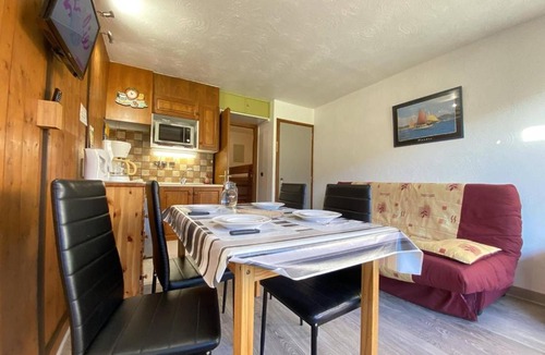Praz-sur-Arly Apartment | Studio cabine à Praz-sur-Arly, vue sur pistes - 4 pers, parking, balcon, proche village et ski - FR-1-603-11