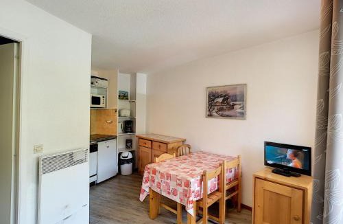 Les Bruyeres Apartment | Studio cabine 4 pers, ski aux pieds, vue pistes - FR-1-178-105