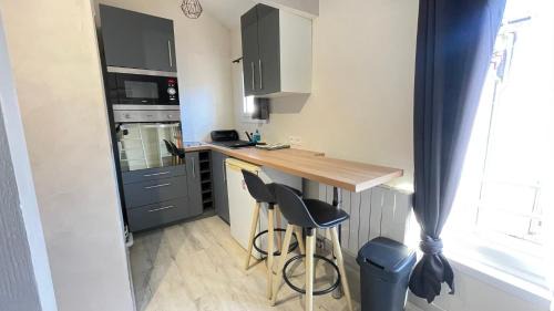 Les 3 Cites Apartment | Studio Calme et Confort - Proche Centre-ville & commerces - 20min du Futuroscope - Wifi GRATUIT