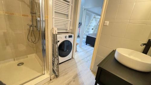Les 3 Cites Apartment | Studio Calme et Confort - Proche Centre-ville & commerces - 20min du Futuroscope - Wifi GRATUIT