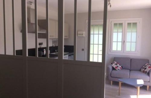 Villeneuve-les-Avignon Apartment | Studio climatisé avec petit jardin