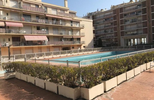 Roquebrune-Cap-Martin Apartment | Studio climatisé avec piscine en bord de mer