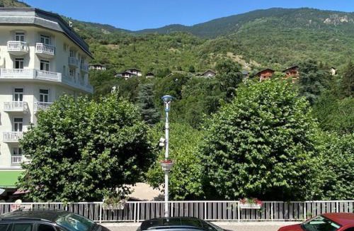 Brides-les-Bains Apartment | Studio confortable en centre avec parking, 2 pers. - FR-1-512-126