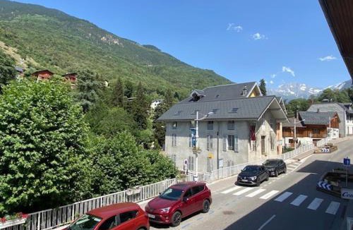 Brides-les-Bains Apartment | Studio confortable en centre avec parking, 2 pers. - FR-1-512-126