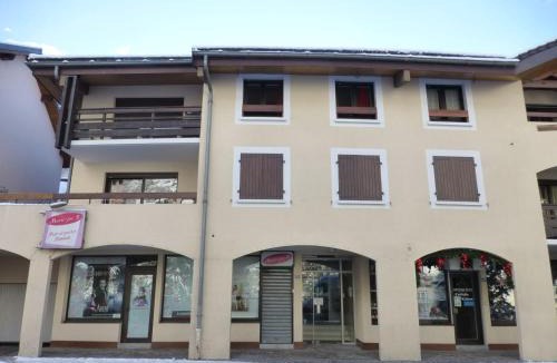 Brides-les-Bains Apartment | Studio confortable en centre avec parking, 2 pers. - FR-1-512-126