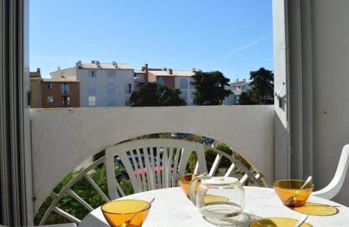 Cap d'Agde Apartment | Studio cosy à 1200m de la plage, à proximité commerces, port et golf, parking privé inclus - FR-1-249-13