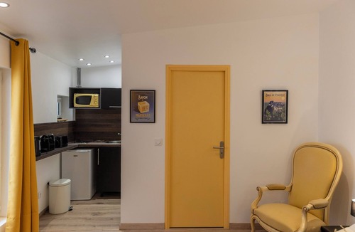 Eyragues Apartment | Studio Cosy Eyragues, Alpilles Near Saint-Rémy-de-Provence