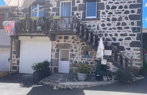 Orcines Apartment | Studio des Volcans at the foot of Puy de Dôme!