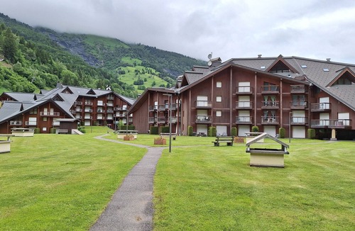 Les Contamines-Montjoie Apartment | Studio at the foot of the lifts/wifi/smart TV/parking
