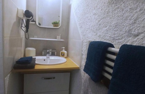 Argeles Gazost Apartment | Studio hypercentre, calme, idéal cyclistes à Argelès-Gazost, TOUT inclus
