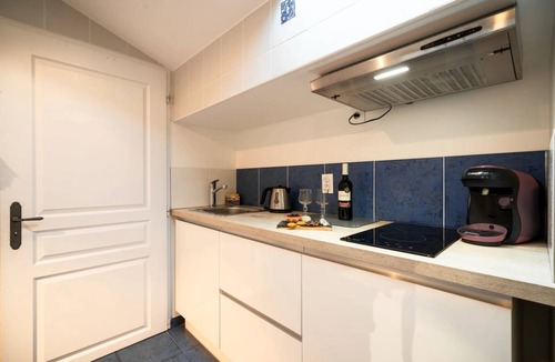 Vals-les-Bains Apartment | Studio “Mediterranean” with Mountain View, Shared Pool, and Wi-Fi