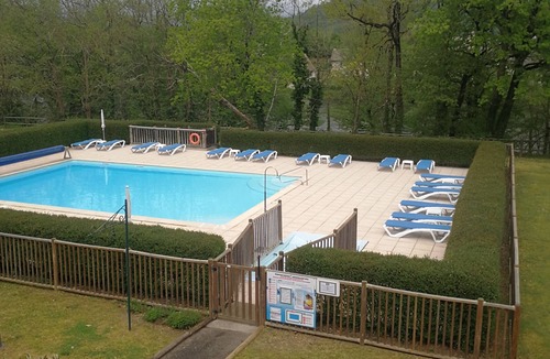 Argentat Apartment | Studio near the Dordogne river, close to all amenities. Pastoral setting,