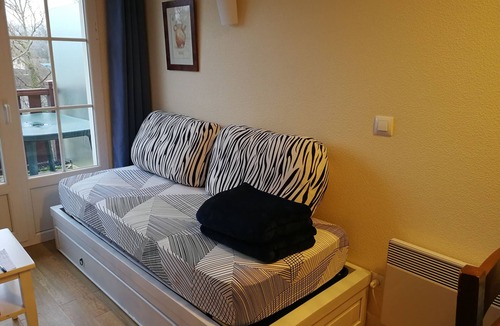 Argentat Apartment | Studio near the Dordogne river, close to all amenities. Pastoral setting,