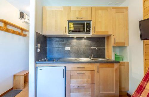 Meribel-Mottaret Apartment | Studio rénové avec balcon à Méribel, idéal pour vacances ski - FR-1-355-76