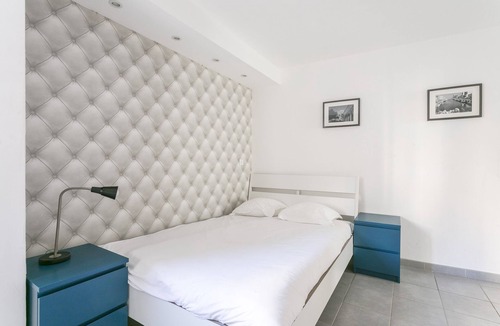 Montpellier City-Centre Apartment | Studio vue Rue-Apartment-Budget-Street View-Ensuite with Bath