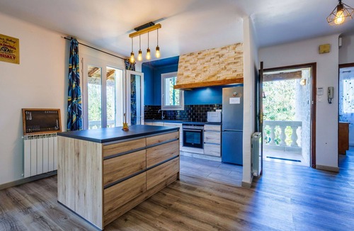 Uzes House | Stunning private villa for 12 guests with A/C, private pool, WIFI, TV and patio