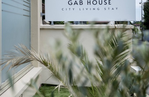 Bron House | Suite-Premium-Ensuite with Shower-Garden view