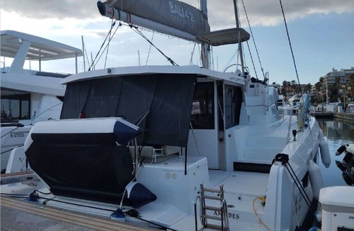 Port Grimaud Boat Rental | Sun-Kissed Sailing Adventure in Provence-Alpes-Côte d'Azur
