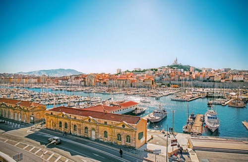 7th Arrondissement Boat Rental | Sun-Kissed Sailing Adventure to Viejo Puerto