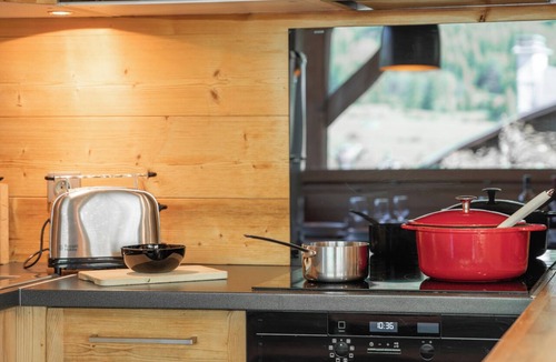 Le Serre Barbin Apartment | Superb 8-room apartment in chalet. South-facing garden and terrace. Fireplace
