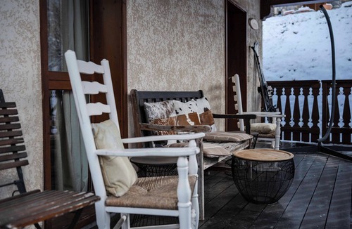 Les Brevieres Ski Chalet | Superb self catered ski Chalet in Tignes-les-Brevieres 50m from lift