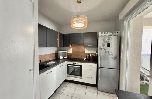 Vaulx-en-Velin Apartment | T2 - Box privé - Terrasse - 15min Groupama-Eurexpo