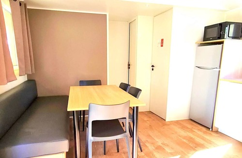 Calviac House | Terracotta Superior Mobile Homeeur 4 -Room, Sleeps 6 + TV