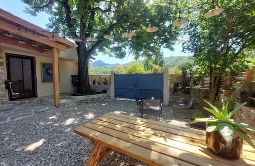 Saint-Bresson House | The Chestnut Tree Cottage (2 to 4 people)