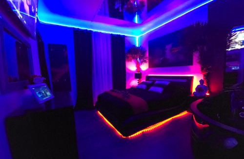 Chateauroux House | The White Home Broadway Love Room