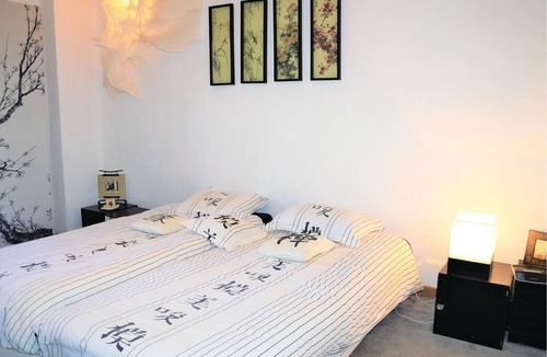 Meyreuil House | This great vacation home above a beautiful stream has a private pool and welcomes its guests in Meyr