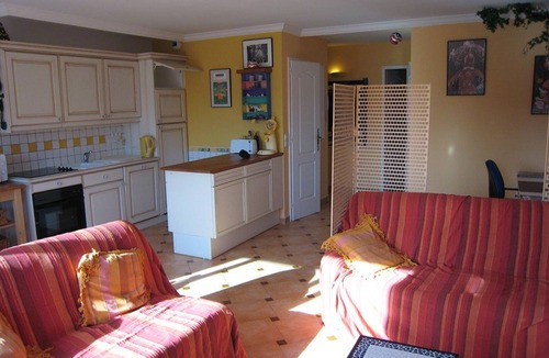 Cavalaire-sur-Mer Apartment | Top-Floor 2-Bedroom Apartment with AC and Balcony in Cavalaire-sur-Mer