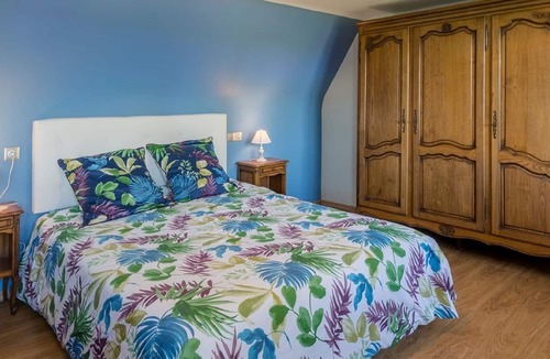 Sansac-Veinazes Cottage | Tranquil Cottage in Sansac with Balcony