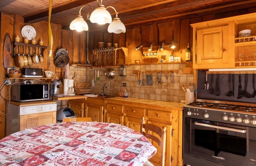Queige Ski Chalet | Vacation Home “Chalet d'Alpage Authentique” with Wi-Fi