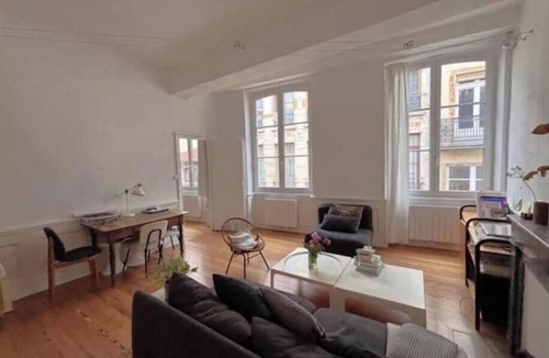 Old Lyon Apartment | Vieux Lyon - Historic charm, unique alcove & modern comfort rue Saint-Jean